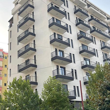 Modern Apartment In Central Вльора Екстер'єр фото