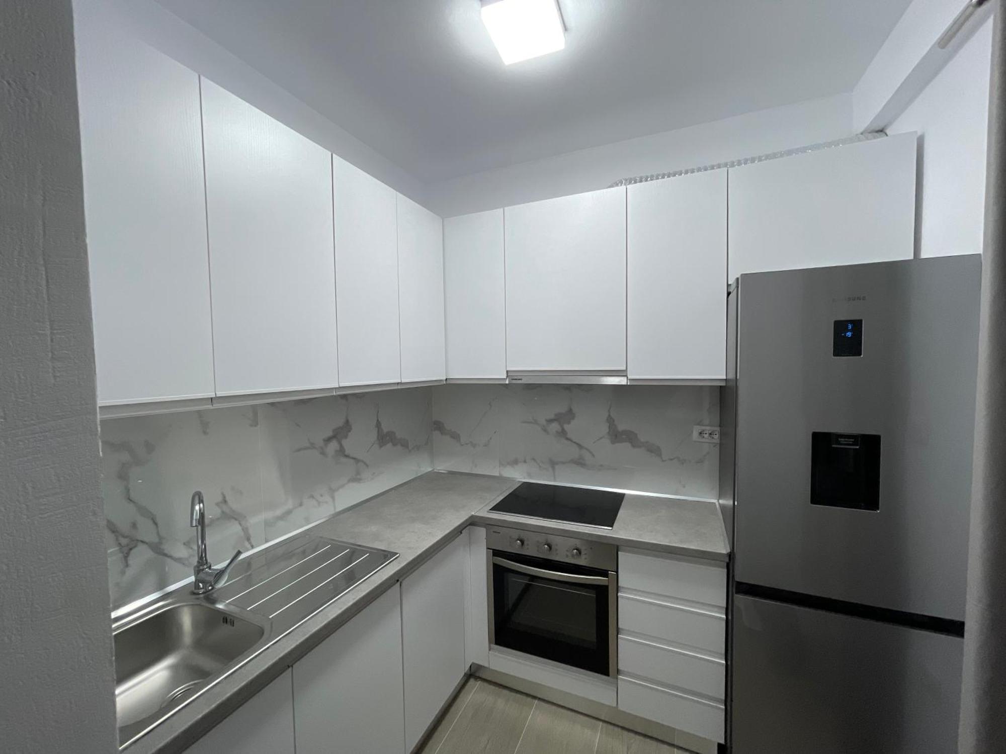Modern Apartment In Central Вльора Екстер'єр фото