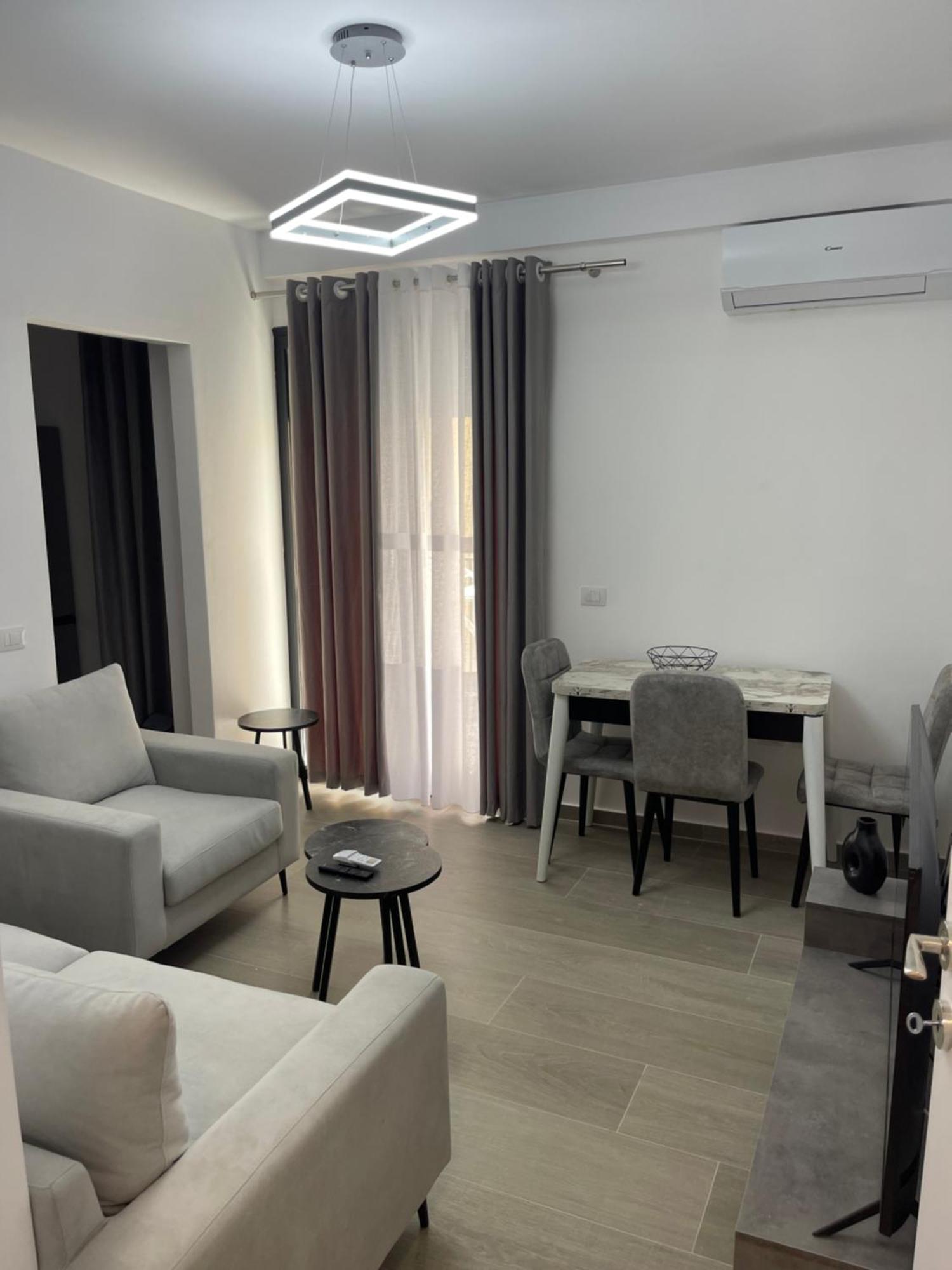 Modern Apartment In Central Вльора Екстер'єр фото