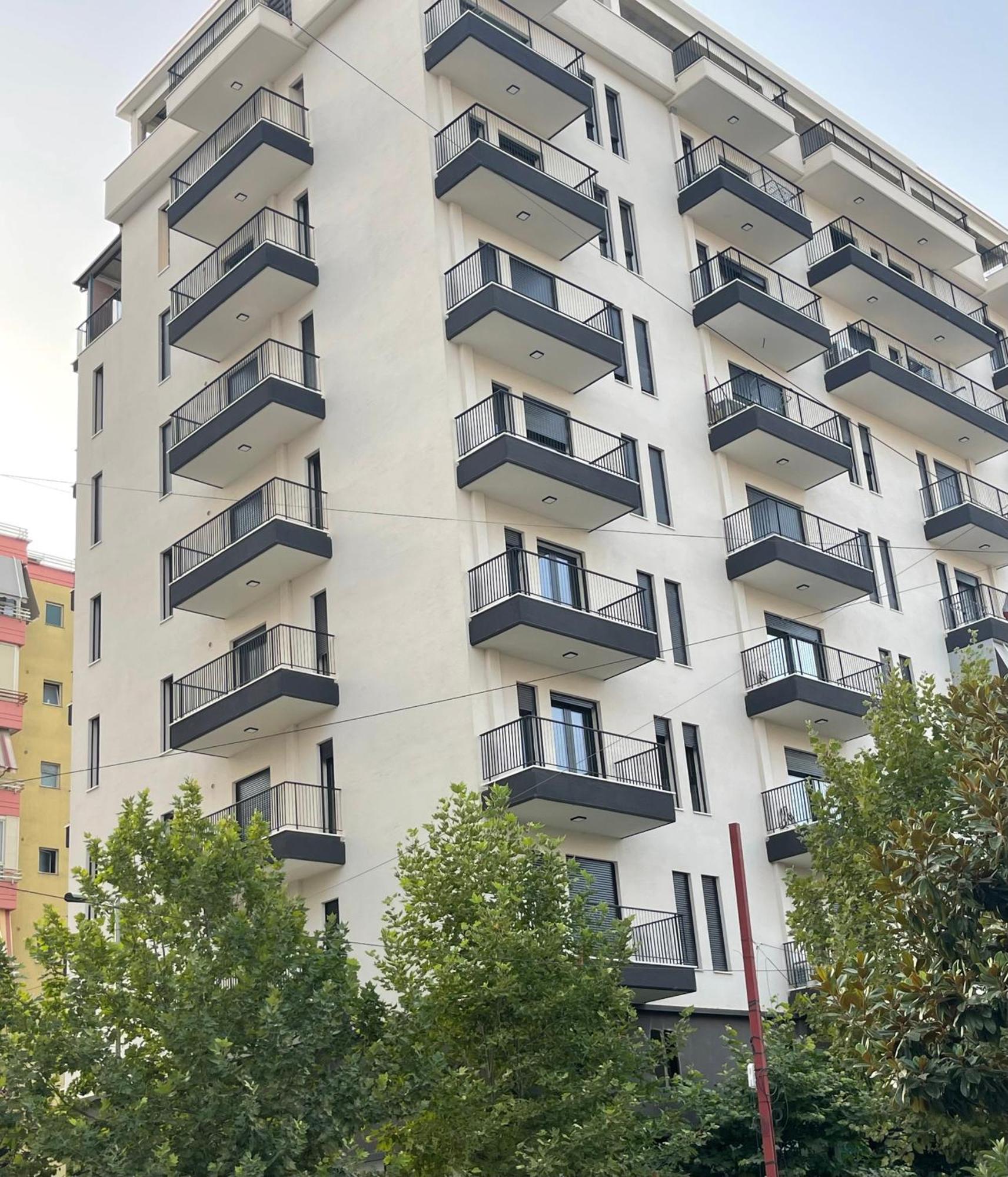 Modern Apartment In Central Вльора Екстер'єр фото